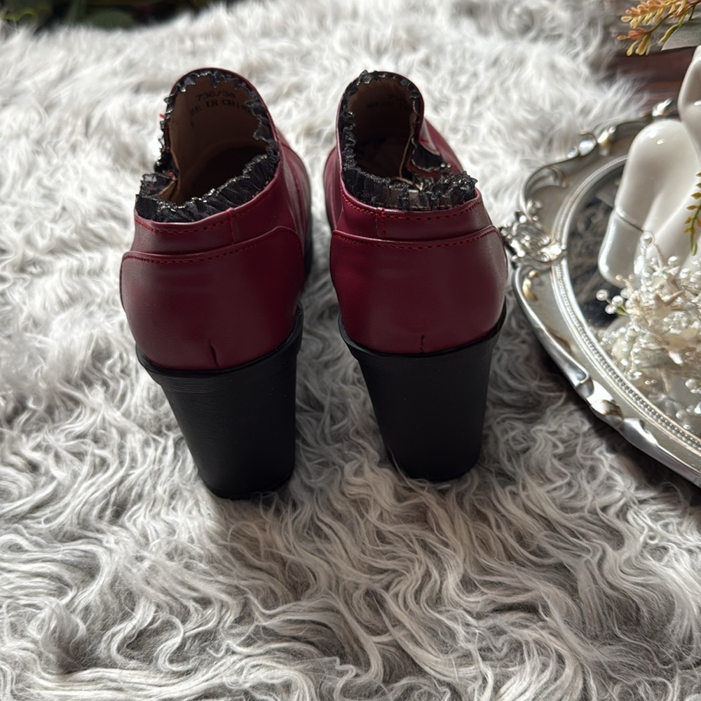 NWT Burgundy and Black Heeled Boots 6.5 - Picture 4 of 9